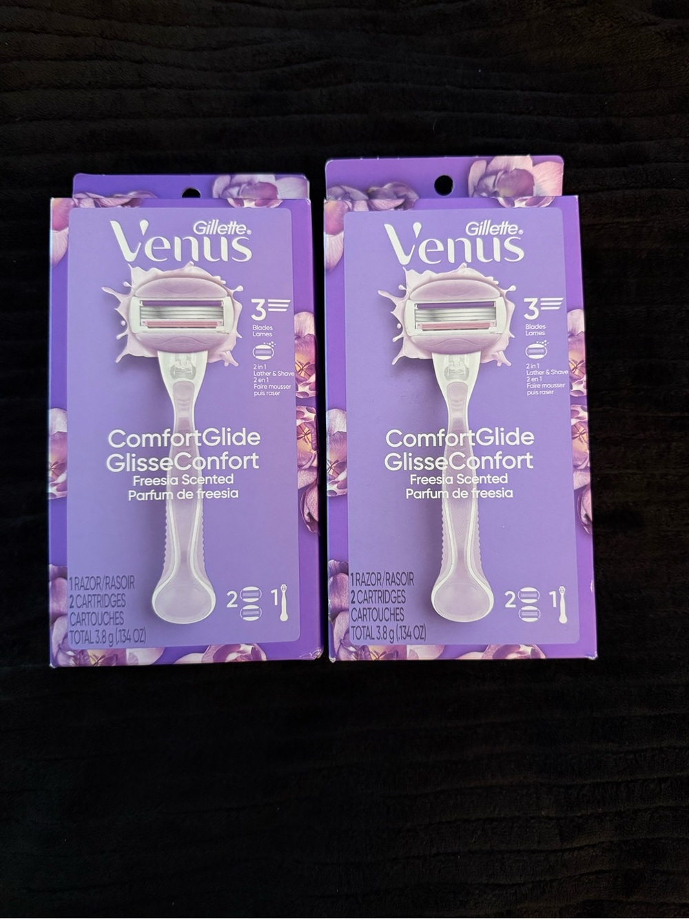 VENUS ComfortGlide Freesia Scented Razor - Purple Packaging